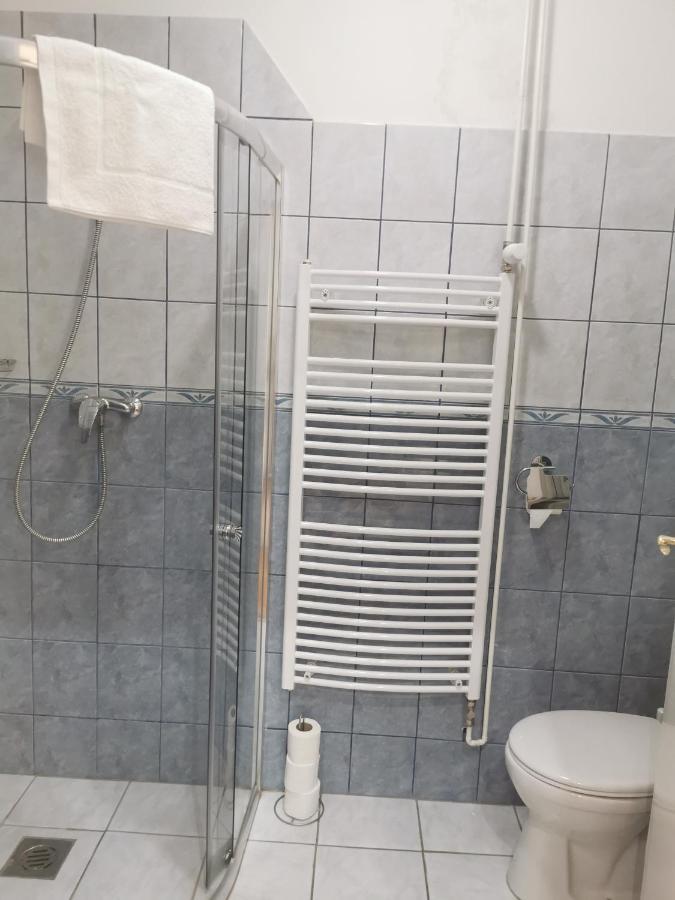 Baross-Hat 5 Szolnok Luaran gambar
